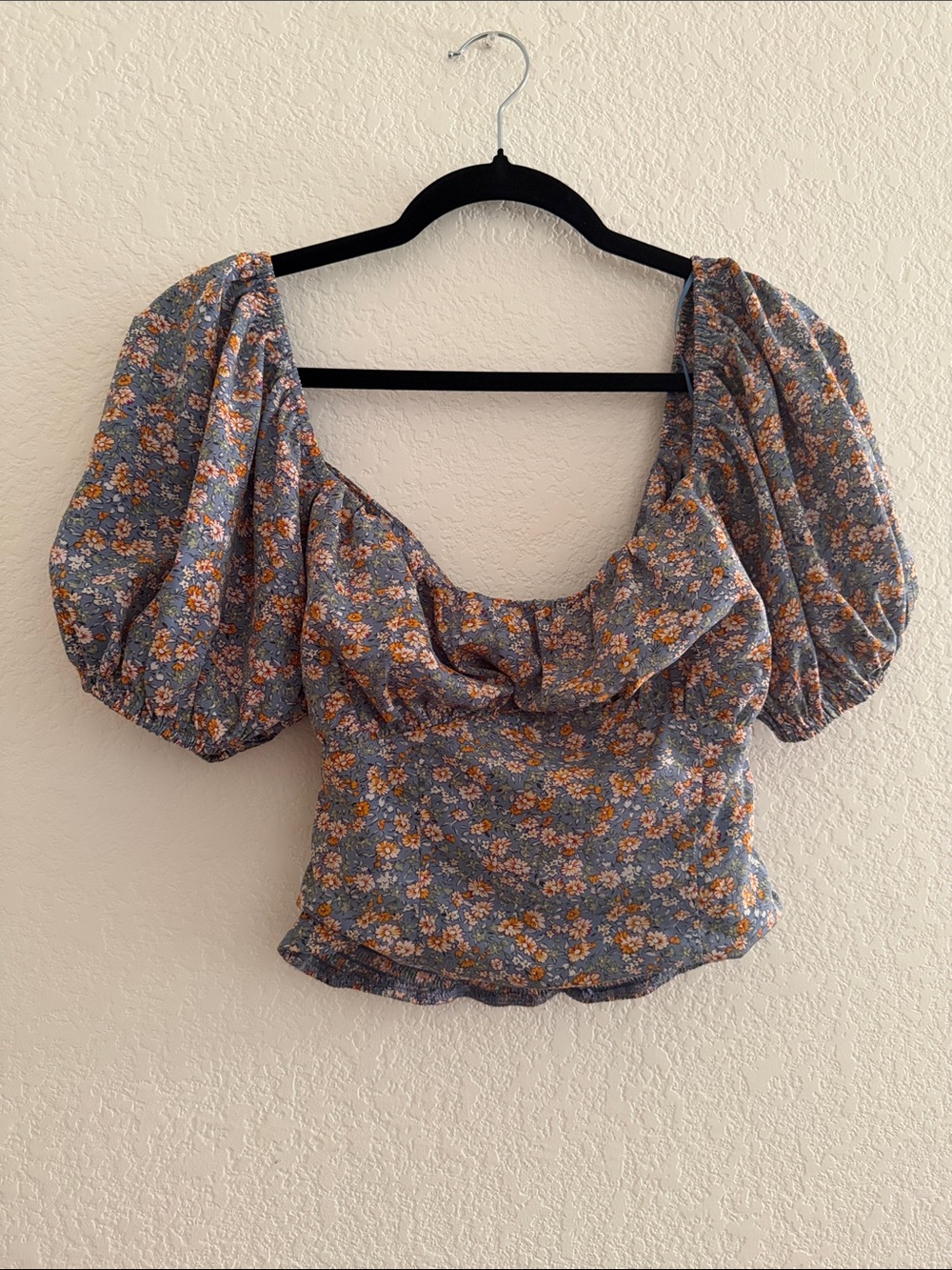 Astr Floral Puff-Sleeve Crop Top in Blue and Yellow